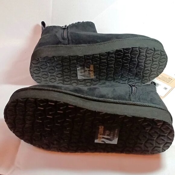 Muk Luks "Augie Booties" Black ultra suede, women's size 9 - Picture 3 of 4